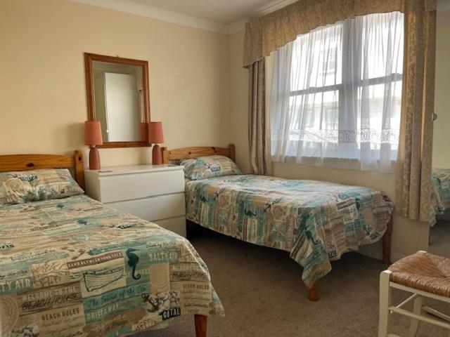 Weymouth By The Beach Apartments Екстер'єр фото